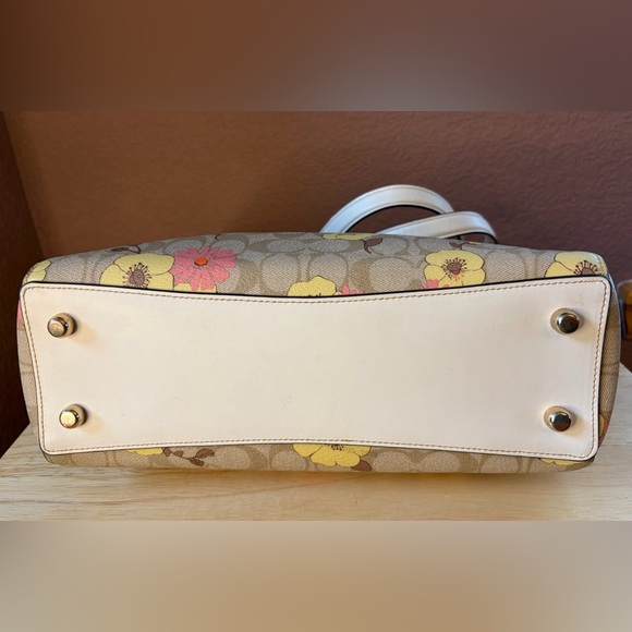 Coach Floral Signature Cammie Chain Tote | Spring Print | EUC - Picture 8 of 11
